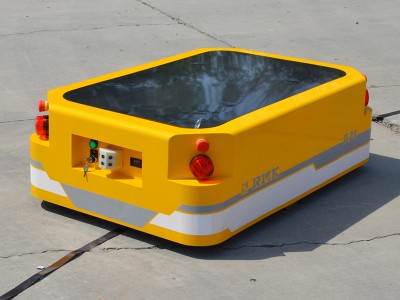 Automatizovaný robot manipulácie s prenosom košíka AGV