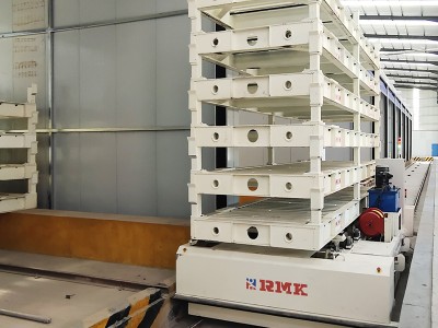 Model prepravný nástroj na manipuláciu s materiálom medzi továrňami