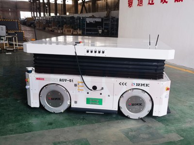 Hybridná navigácia McNamm Wheel Agv